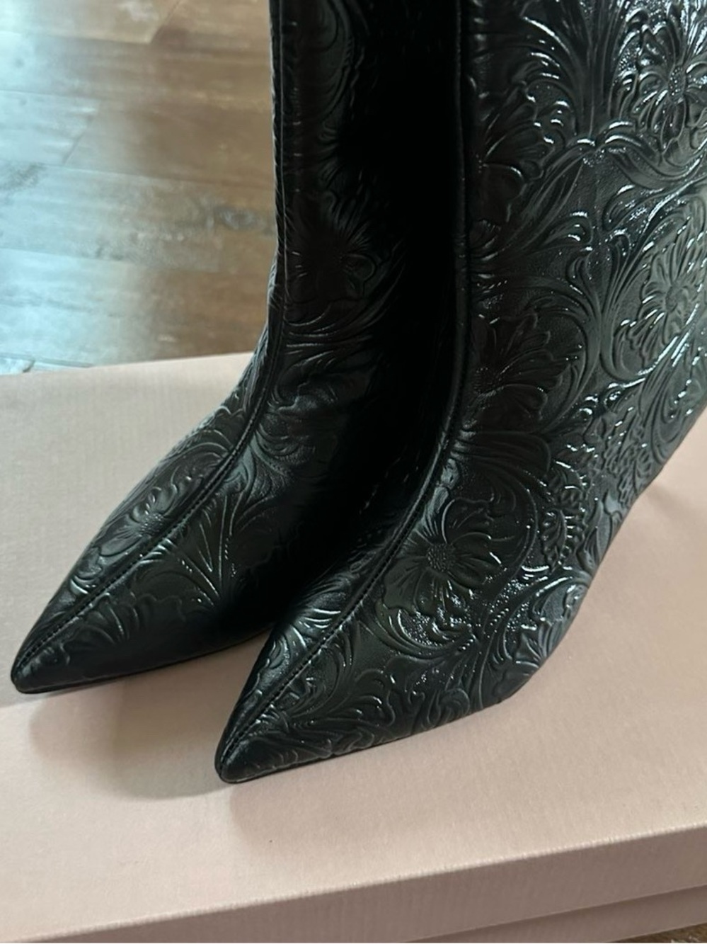 Franco Sarto Amari Floral Embossed Pointed
Toe Boot black size 8 New - Picture 8 of 16